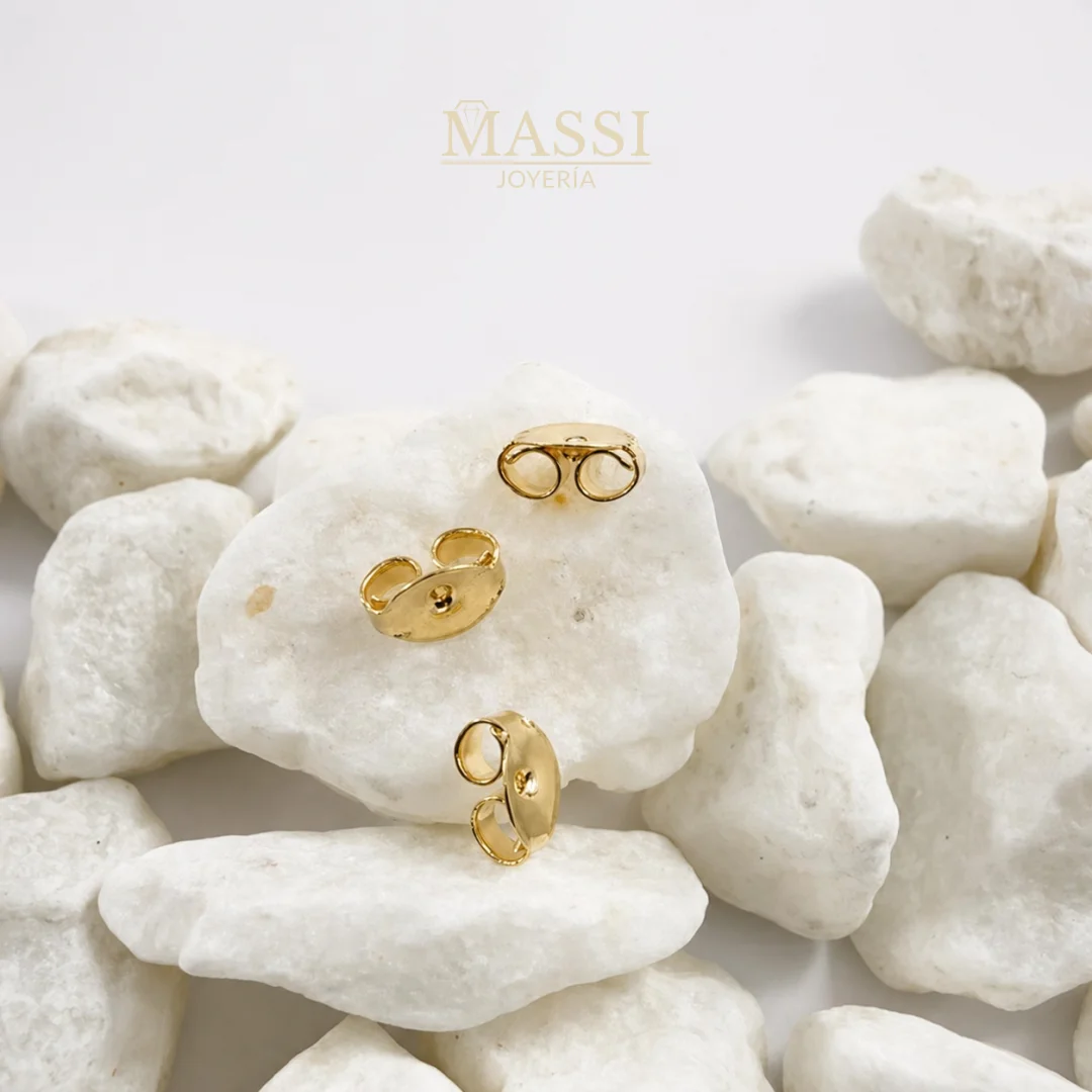 Detalle del Broche Mariposa en oro amarillo para aretes de topo