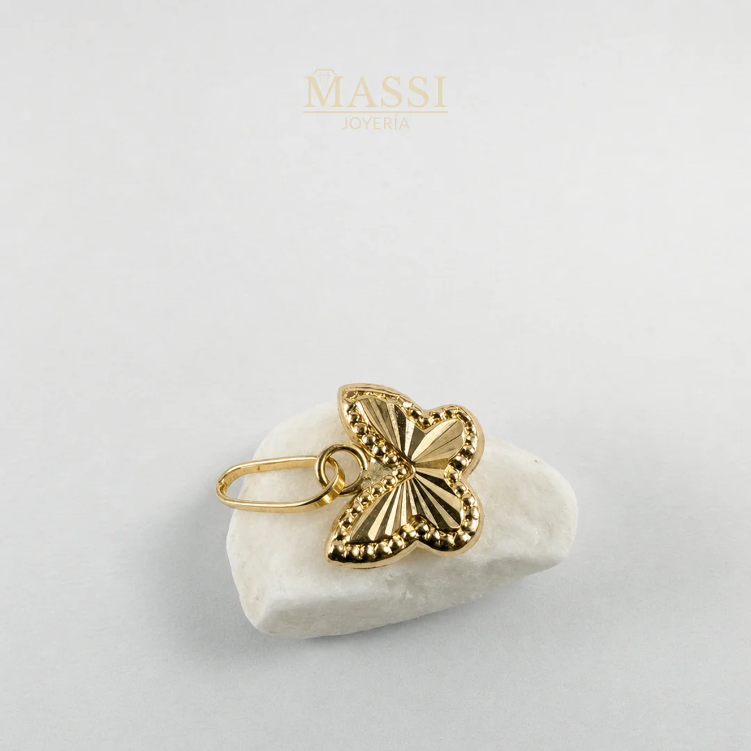 Dije de mariposa doble con acabado diamantado en Oro